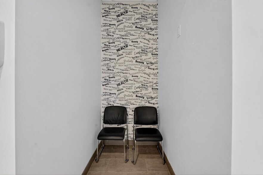 More Photos Of 3075 Hospital Gate, Oakville Medical For Lease