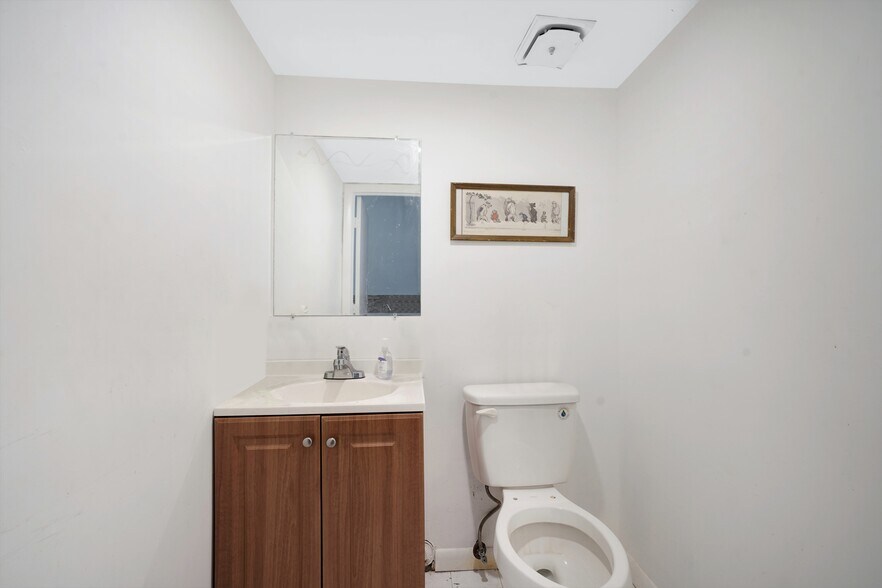 More Photos Of 1500-1536 S Dixie Hwy, Pompano Beach Showroom For Lease