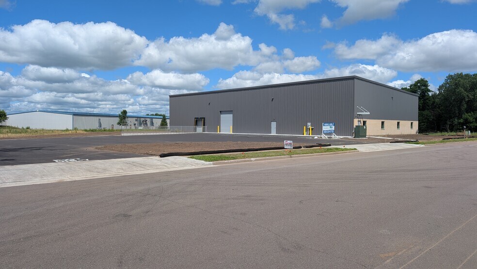 More Photos Of 1230 Continental Dr, Eau Claire Warehouse For Lease