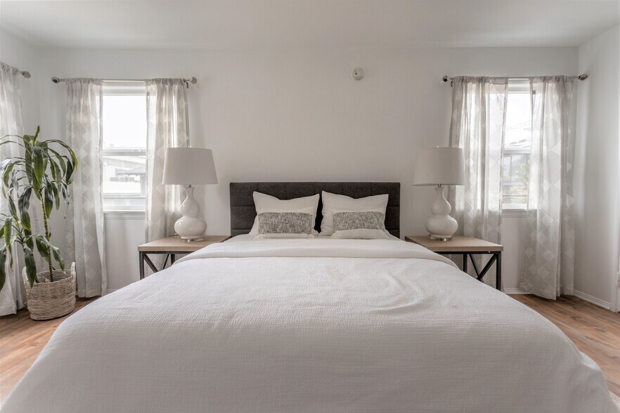 More Photos Of 20 Breeze Ave, Venice Apartments For Sale