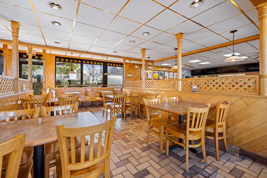 More Photos Of 733 Bedford St, Whitman Restaurant For Sale