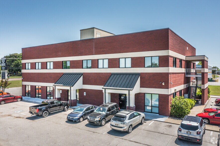 More Photos Of 7535 Airways Blvd, Southaven Office For Sale