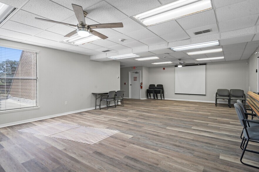 More Photos Of 315 Howell Ave, Brooksville Loft Creative Space For Sale