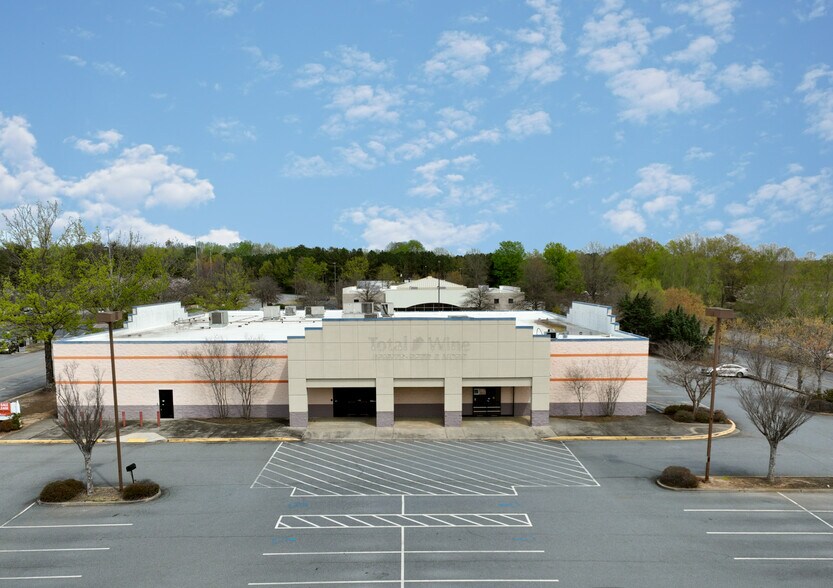 More Photos Of 380 N Point Cir, Alpharetta Freestanding For Sale