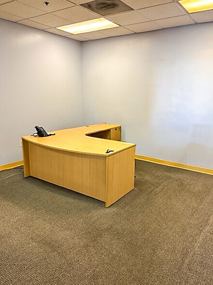 More Photos Of 5828 Smithway St, Commerce Warehouse For Lease