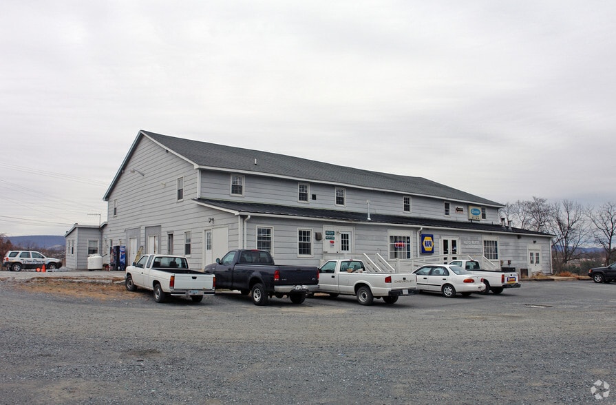 More Photos Of 251 N 21st St, Purcellville General Retail For Lease