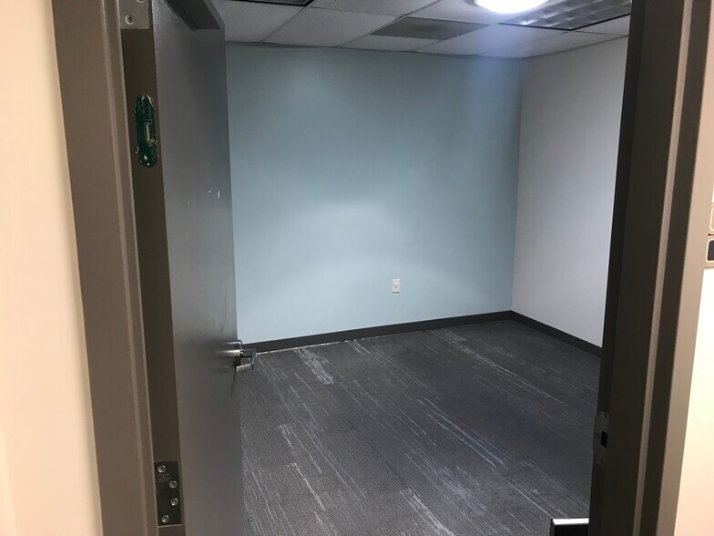 More Photos Of 330 N Reading Rd, Ephrata Unknown For Lease