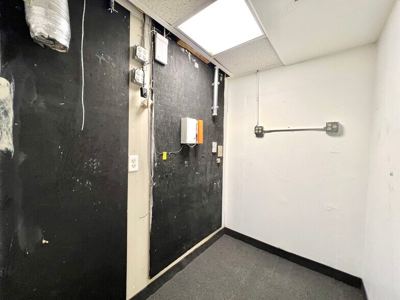 More Photos Of 3425 NW 73rd Ave, Miami Office For Lease