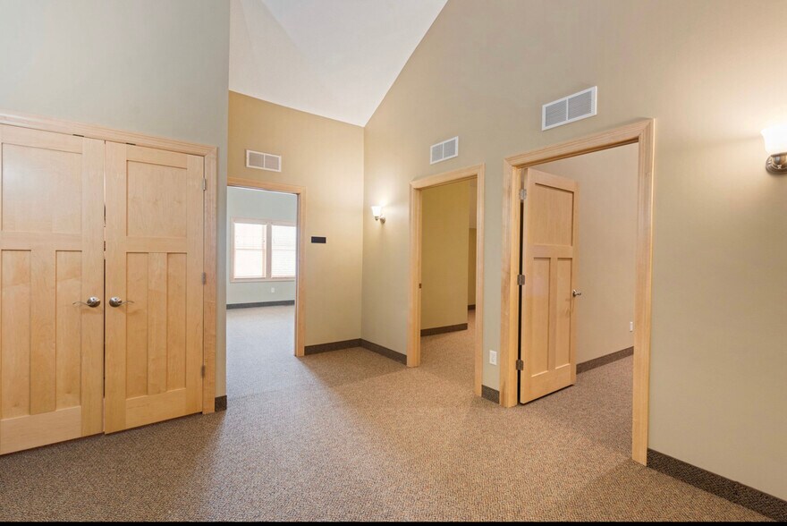 More Photos Of 1505 Southcross Dr W, Burnsville General Retail For Lease