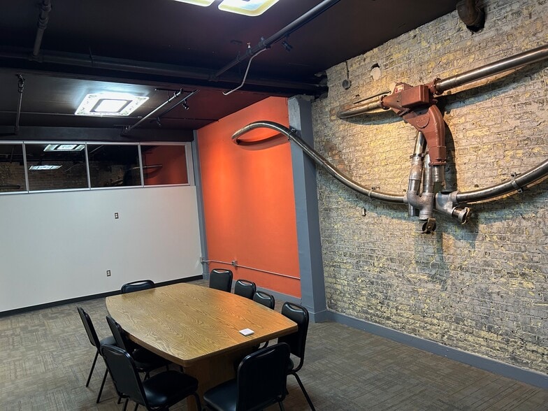 More Photos Of 427-433 E Stewart St, Milwaukee Manufacturing For Lease