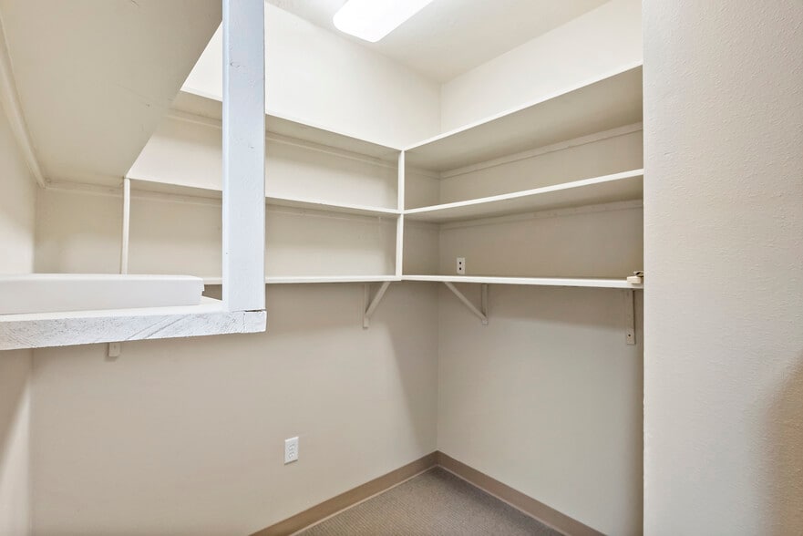 More Photos Of 3030 University Dr E, College Station Medical For Lease