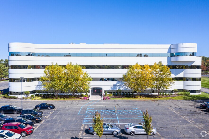 More Photos Of 5 Becker Farm Rd, Roseland Office For Lease