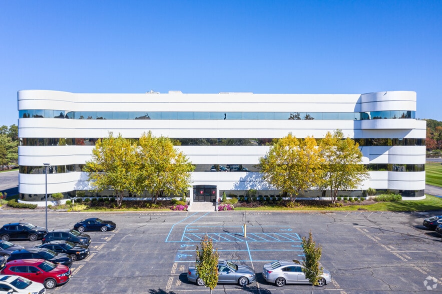 More Photos Of 5 Becker Farm Rd, Roseland Office For Lease