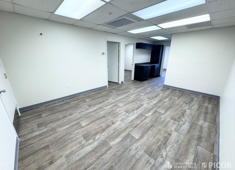 More Photos Of 6898-6902 N Camino Martin, Tucson Warehouse For Lease