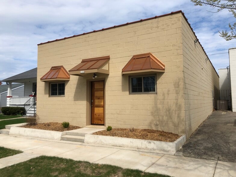 More Photos Of 2100 S 57th St, West Allis Warehouse For Sale