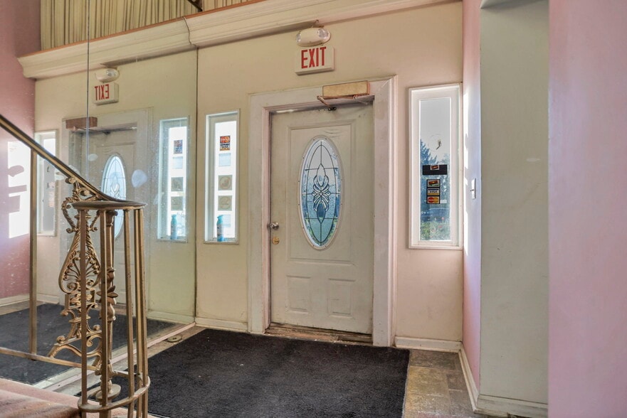 More Photos Of 3900 Noe Bixby Rd, Columbus Storefront Retail Residential For Sale