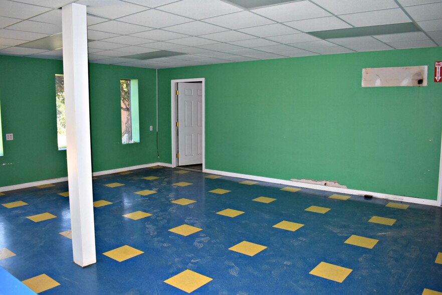 More Photos Of 11275 Edge Hill Rd, Newburg Service For Sale