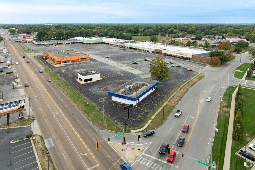 More Photos Of 2301-2585 S MacArthur Blvd, Springfield General Retail For Sale