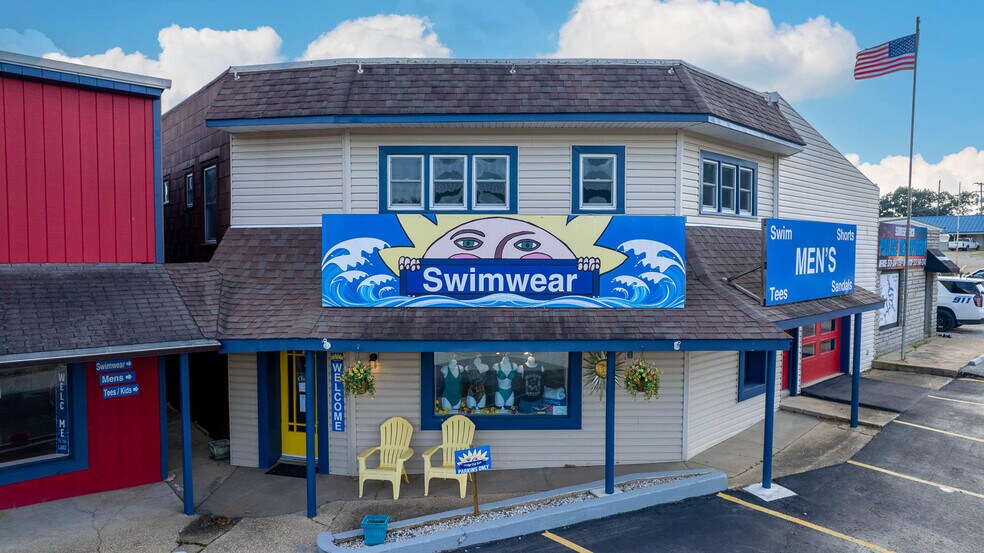 More Photos Of 8 Sunset Hills Ct, Sunrise Beach Storefront For Sale