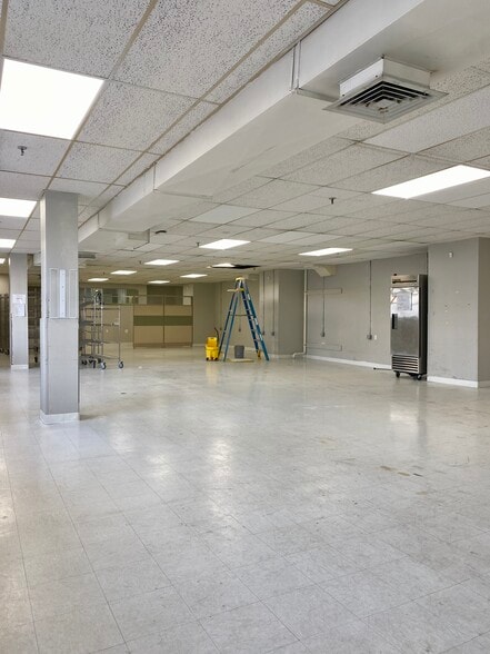 More Photos Of 76 Broadway, Newport Apartments For Lease