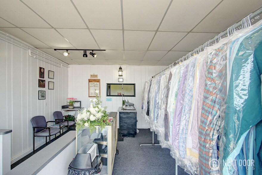 More Photos Of 121 E Walled Lake Dr, Walled Lake Storefront Retail Office For Sale