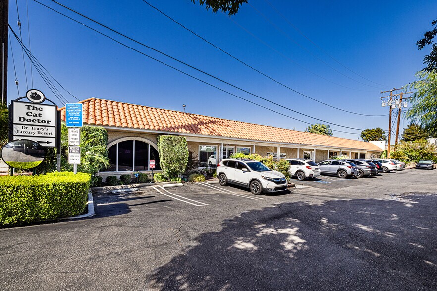 More Photos Of 26055 Bouquet Canyon Rd, Santa Clarita Veterinarian Kennel For Sale