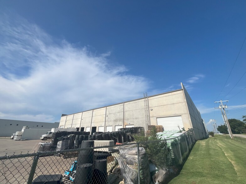 More Photos Of 4700 SW 25th Cir, Oklahoma City Warehouse For Lease