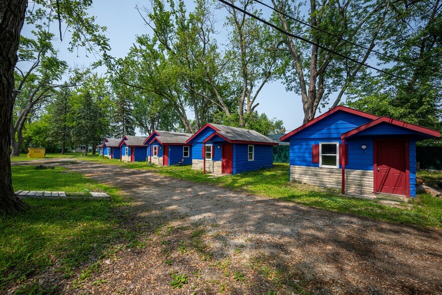 More Photos Of 8230 Highland Rd, White Lake Hotel For Sale