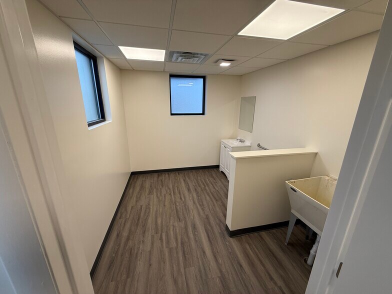 More Photos Of 425 Napoleon Rd, Bowling Green Manufacturing For Lease