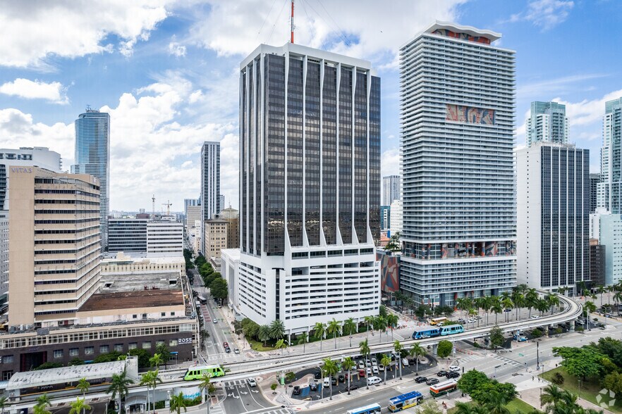 More Photos Of 2 S Biscayne Blvd, Miami Office Residential For Lease