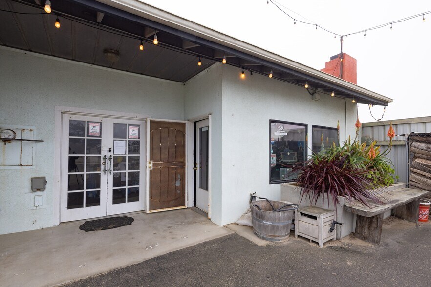 More Photos Of 368 Pier Ave, Oceano Storefront For Sale