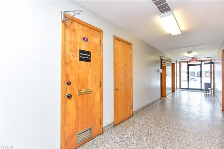 More Photos Of 6960 Market St, Youngstown Medical For Lease