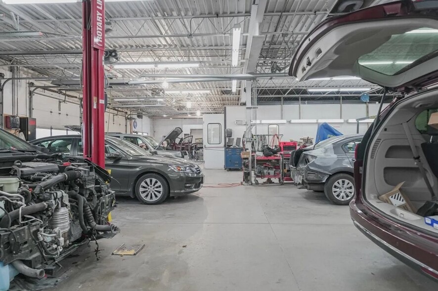 More Photos Of 5600 S 49th St, Lincoln Auto Repair For Sale