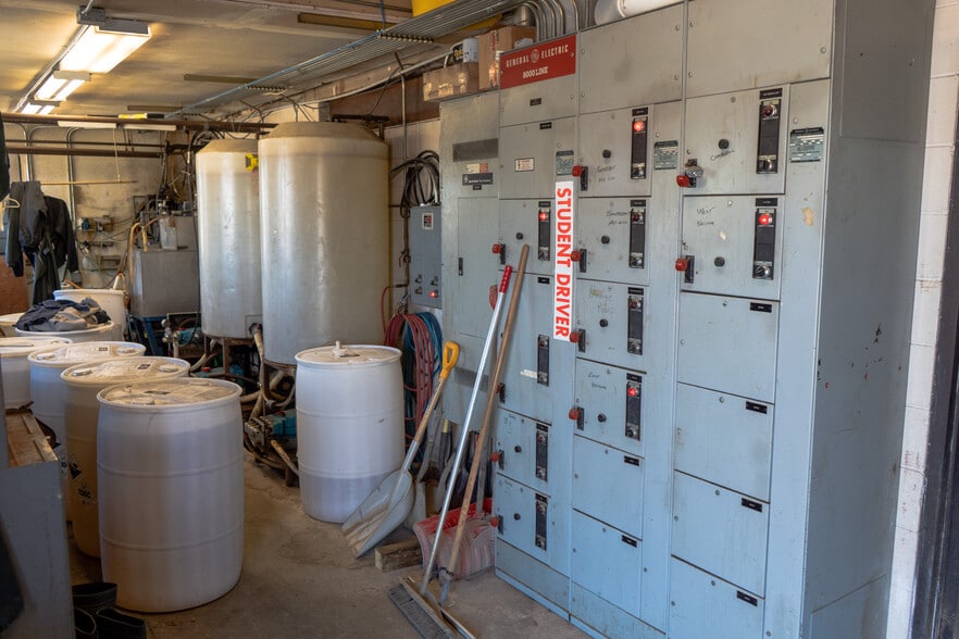 More Photos Of 1201 Cedar St, Helena Carwash For Sale