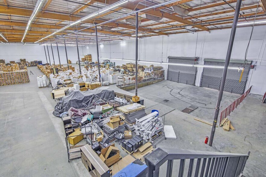 More Photos Of 2250 Maple Ave, Los Angeles Warehouse For Lease