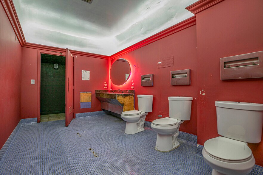 More Photos Of 6340 Yucca St, Los Angeles Restaurant For Sale