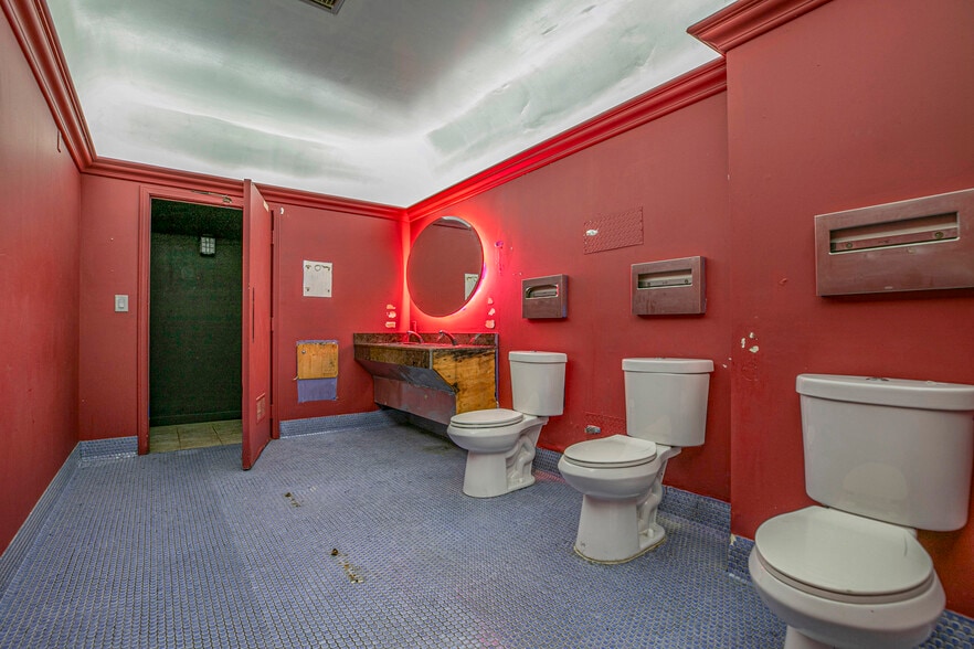 More Photos Of 6340 Yucca St, Los Angeles Restaurant For Lease