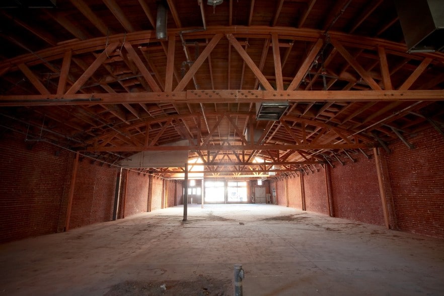 More Photos Of 30 W Green St, Pasadena Storefront For Lease