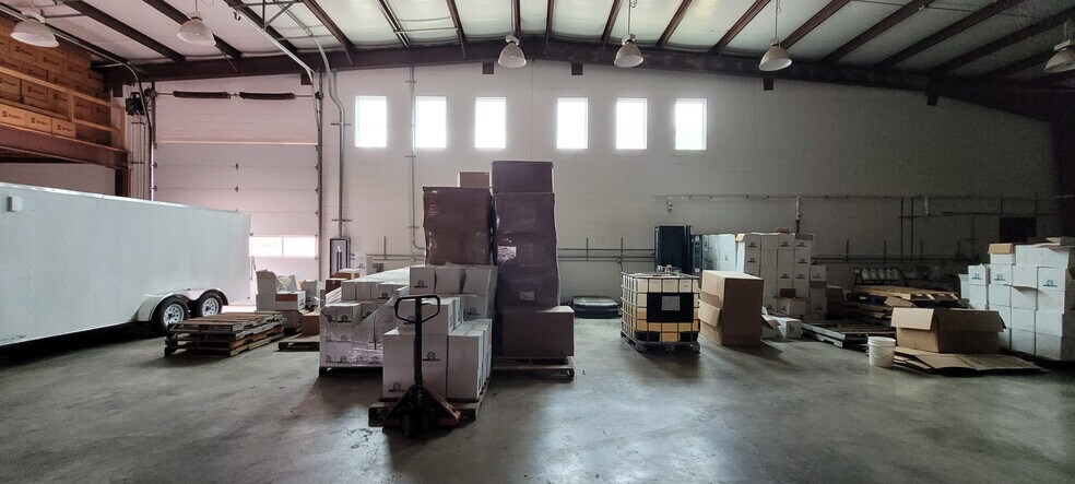 More Photos Of 166 Ramjet, Spring Branch Warehouse For Lease