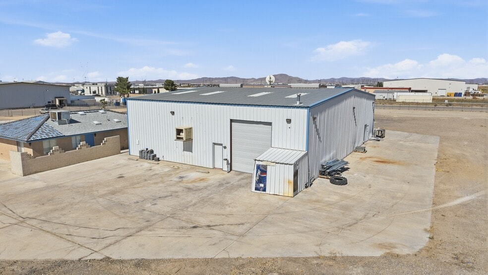 More Photos Of 9253 Cassia Rd, Adelanto Warehouse For Lease