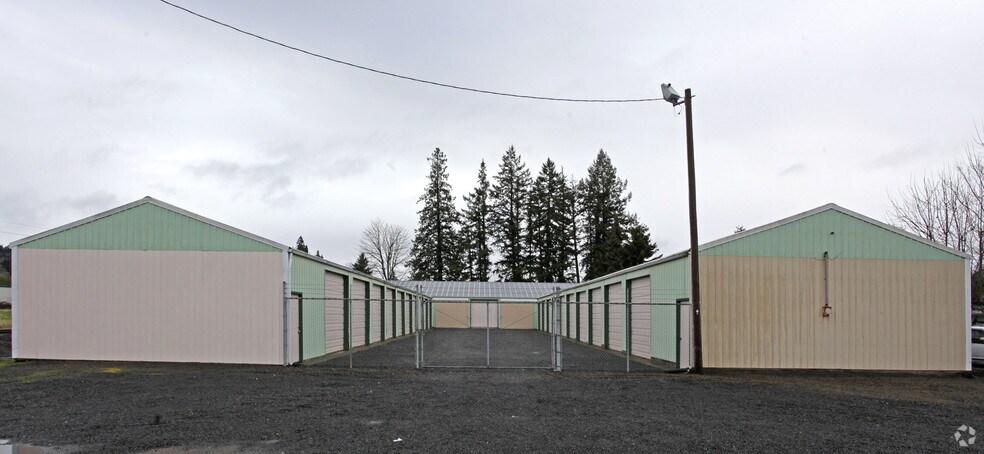 More Photos Of 240 SE 10th St, Dundee Self Storage For Sale