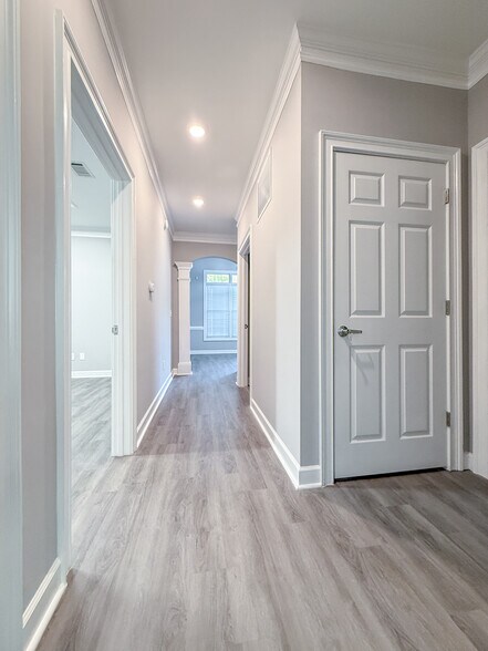 More Photos Of 1701-1704 Macy Dr, Roswell Office For Lease