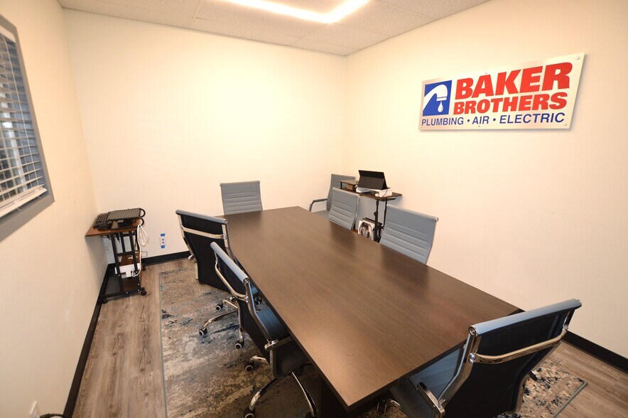 More Photos Of 202 W Davis St, Mesquite Office For Sale