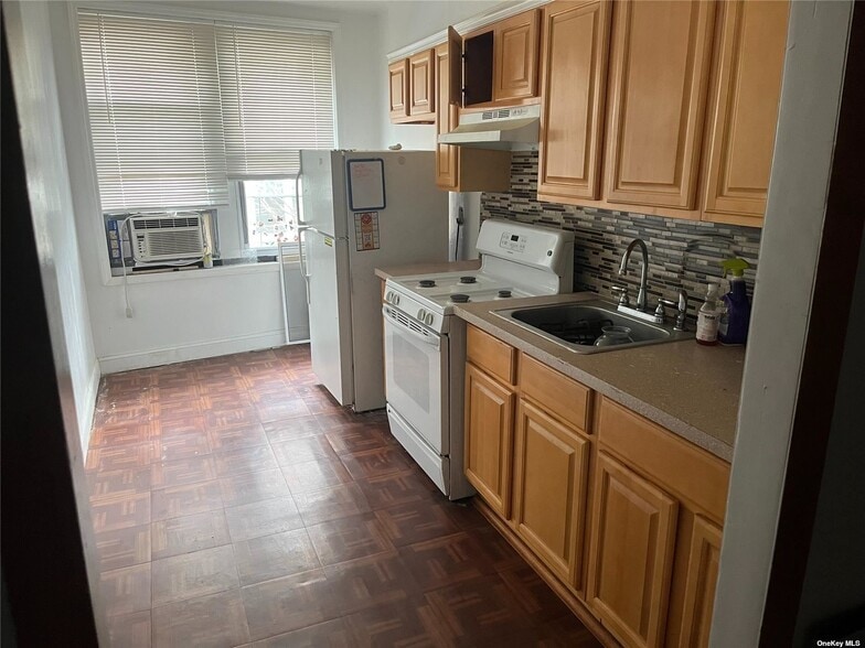 More Photos Of 523 Ridgewood Ave, Brooklyn Religious Facility For Sale