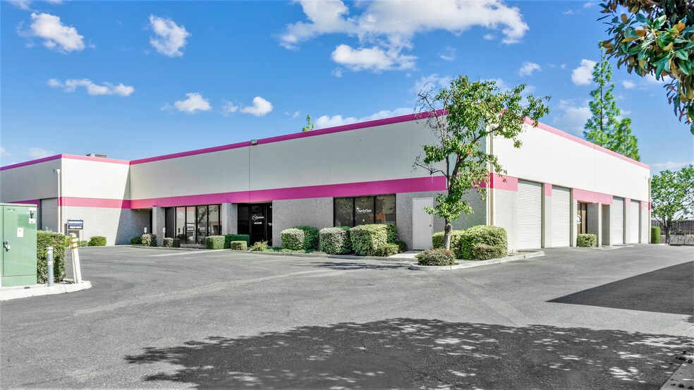 More Photos Of 5640 District Blvd, Bakersfield Light Manufacturing For Lease