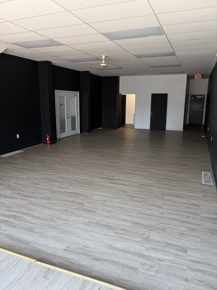 More Photos Of 1600-1610 6th Ave, Des Moines Freestanding For Lease