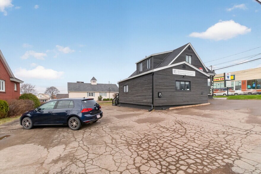 More Photos Of 120 Champlain Rue, Dieppe Office For Sale