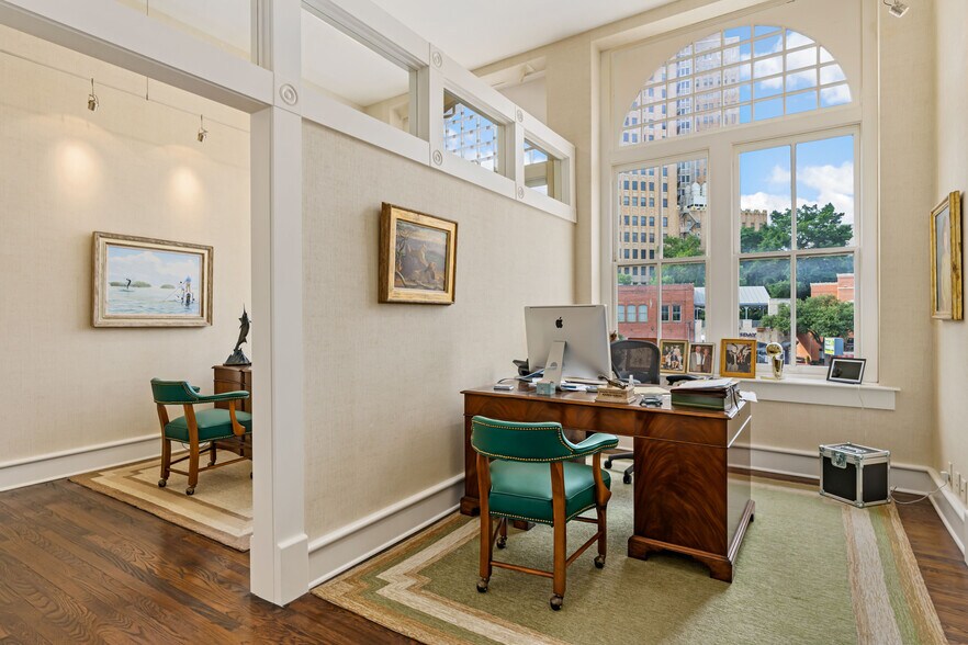 More Photos Of 309 E Commerce St, San Antonio Office For Lease