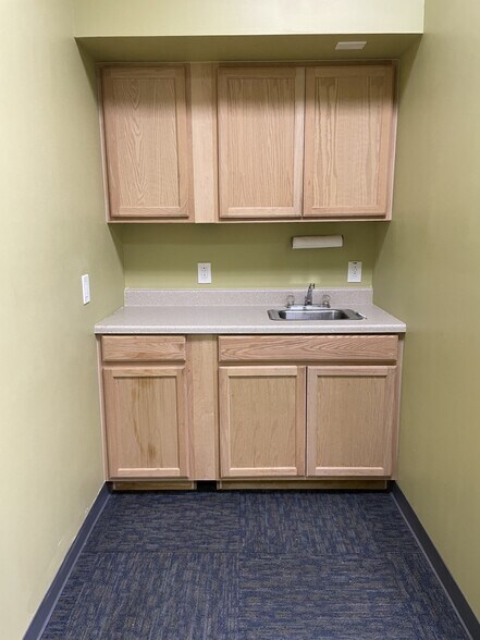 More Photos Of 15-17 S Oak St, Union Medical For Sale