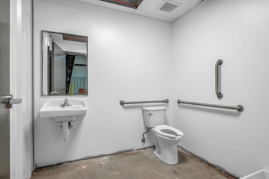 More Photos Of 1917 SE 29th St, Oklahoma City Unknown For Lease